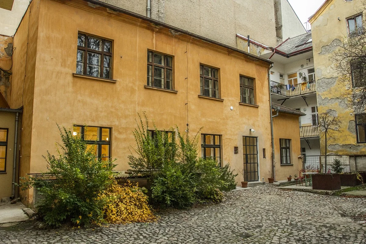 Lampárna Lidická soukromá zahrada