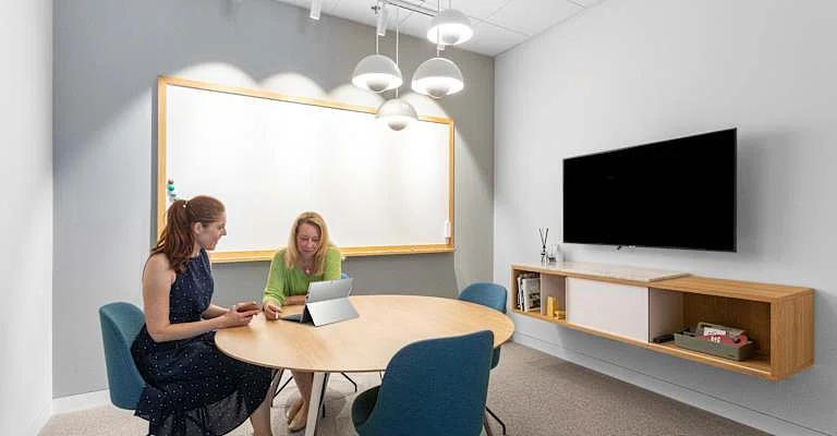 Spaces SmichOff meeting room