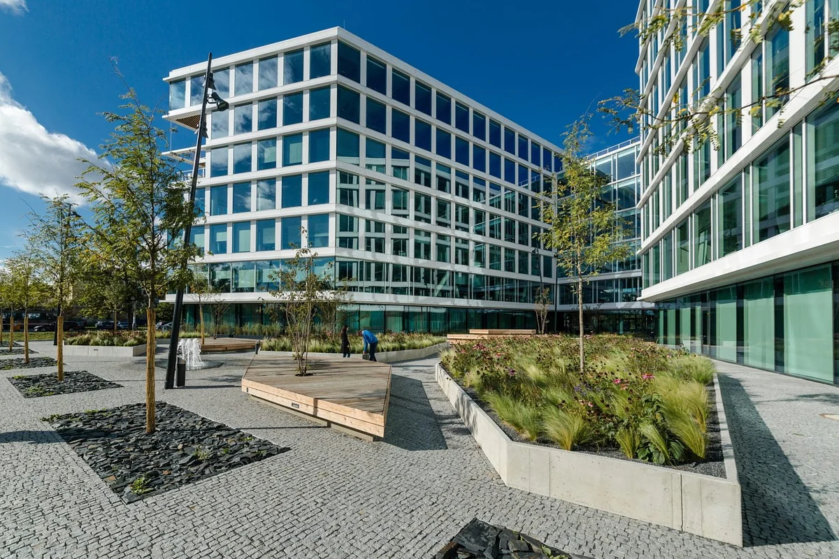 Scott.Weber Visionary - courtyard