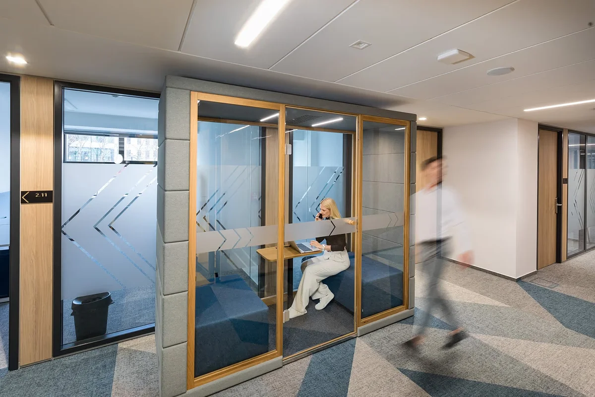 FLEKSI coworking workspace with natural light